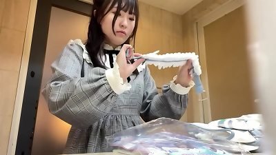 If you want to be an idol, let me do it! A splendid girl who wants to be an entertainer wears a cyber maid costume and has internal cumshot sex! [Luna (20)]